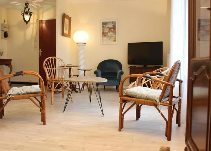 Apartment La Rochelle, Proche Centre, 4 Couchages, Parking Prive, Menage Inclus - Fr-1-246-301 *