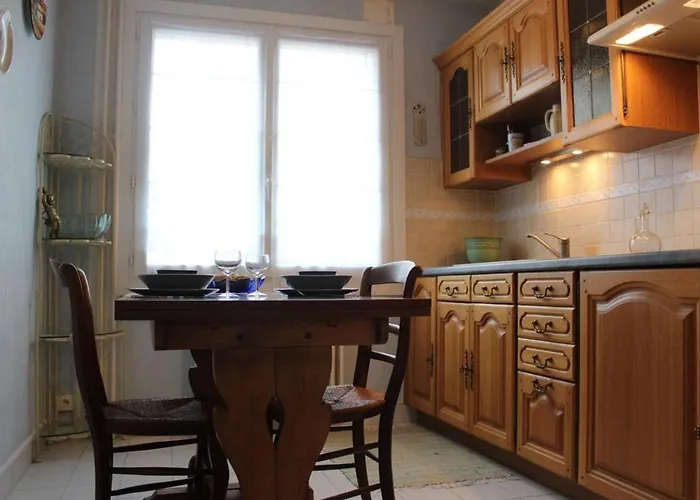 La Rochelle, Proche Centre, 4 Couchages, Parking Prive, Menage Inclus - Fr-1-246-301 *